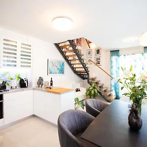 https://biserni-val.hotelinzadar.com